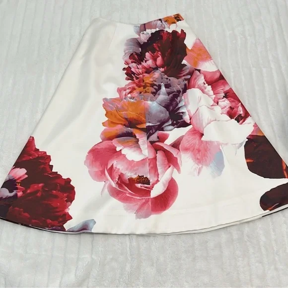 KEEPSAKE the Label White and Red Floral A-Line Skirt - Picture 4 of 7